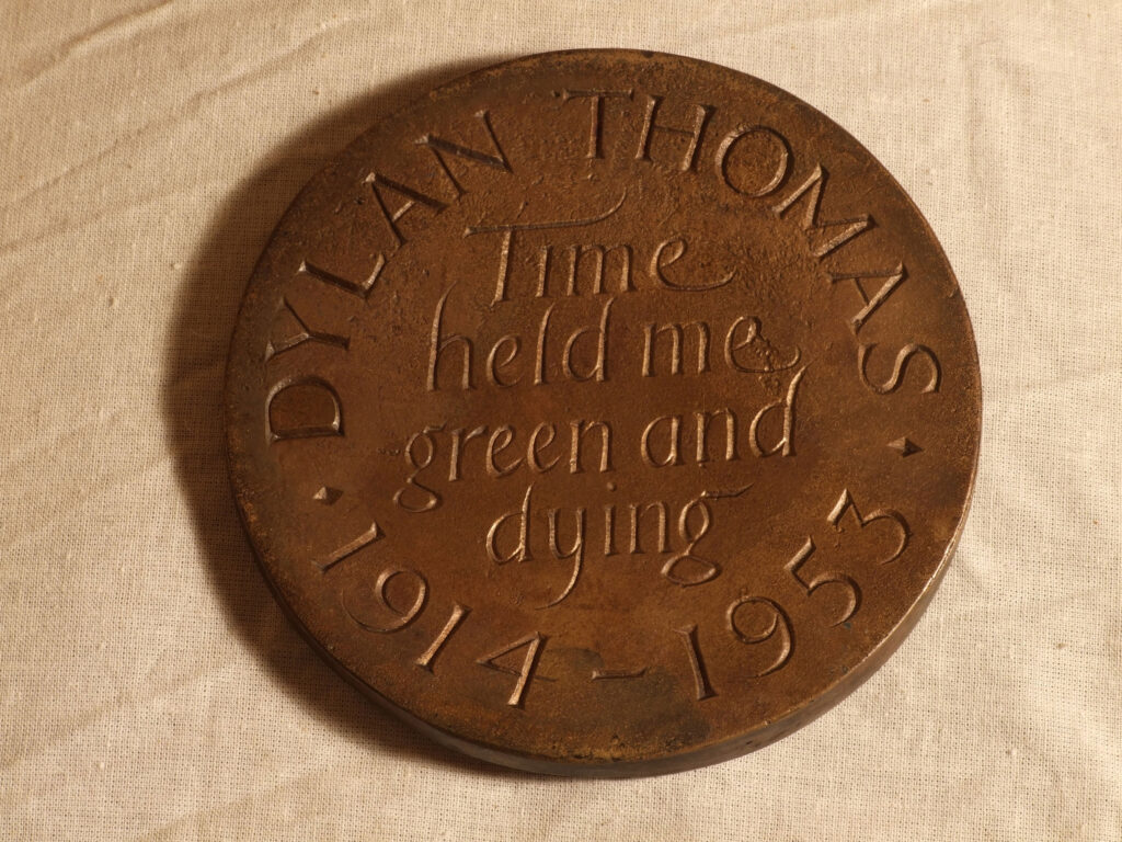 Jonah Jones: Dylan Thomas commemorative medallion, side 2