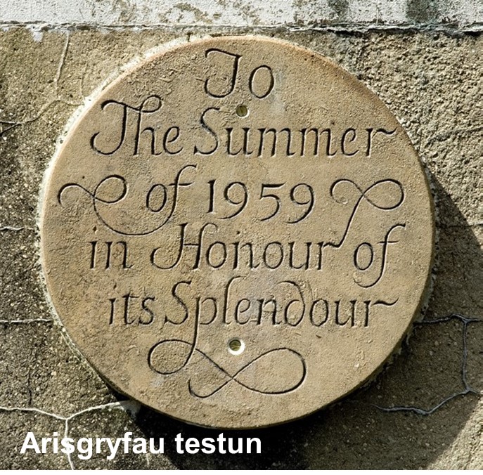 arisgryf carreg gan Jonah Jones