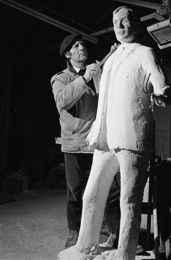 Jonah Jones with Sir Ifan ab Owen Edwards statue for Llanuwchllyn 1972